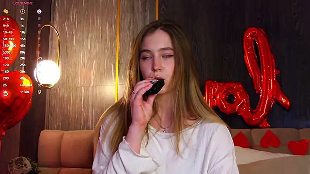 LoraineLuff online show from 02-16-25, 09:05