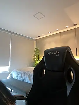 Laisabrazil online show from 11-24-25, 04:18