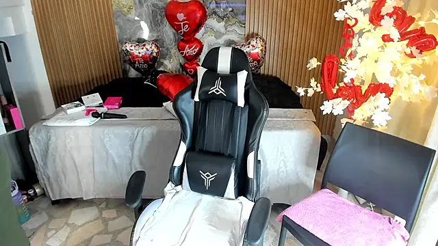 Danna topless online show from 03-11-26, 12:00