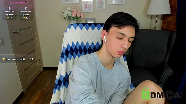 Snapshot of Ul_Tima chatting on 12-08-24, 01:24 Ul Tima online show from 12-08-24, 01:24