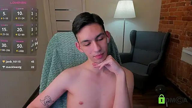 Snapshot of Ul_Tima chatting on 12-19-24, 03:18 Ul Tima online show from 12-19-24, 03:18