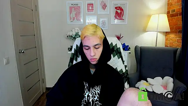 Snapshot of Ul_Tima chatting on 12-27-24, 09:32 Ul Tima online show from 12-27-24, 09:32