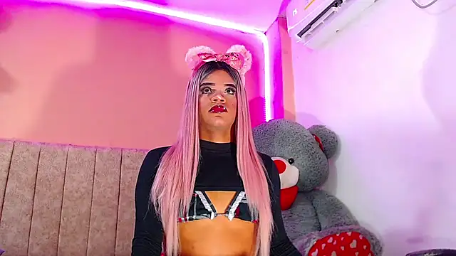 Snapshot of vanessa_nauthygirls chatting on 03-19-25, 08:00 vanessa nauthygirls online show from 03-19-25, 08:00