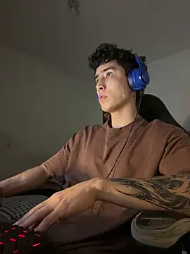 gojo satoru 18 online show from 12-17-25, 01:55