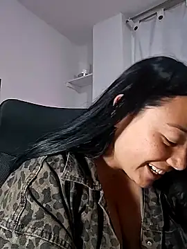 Snapshot of helena_smith chatting on 12-15-25, 02:27 helena smith online show from 12-15-25, 02:27