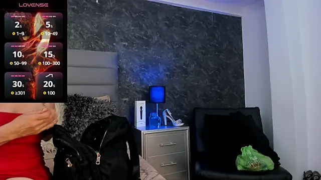 Snapshot of Bella_Evans_ chatting on 04-30-26, 12:33 Bella Evans online show from 04-30-26, 12:33
