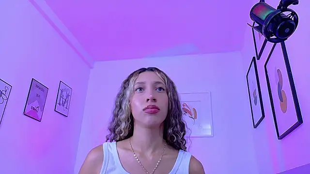 Snapshot of Beautifulskinny18 chatting on 07-14-26, 06:57 Beautifulskinny18 online show from 07-14-26, 06:57