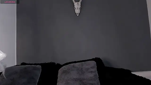 Snapshot of Aliz01 chatting on 12-19-24, 02:34 Aliz01 online show from 12-19-24, 02:34