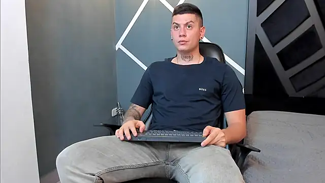 Yeiko Romero  online show from 01-18-25, 05:15