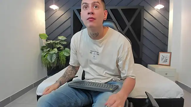 Yeiko Romero  online show from 01-28-25, 05:14