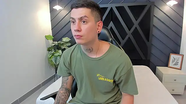 Yeiko Romero  online show from 01-29-25, 05:13