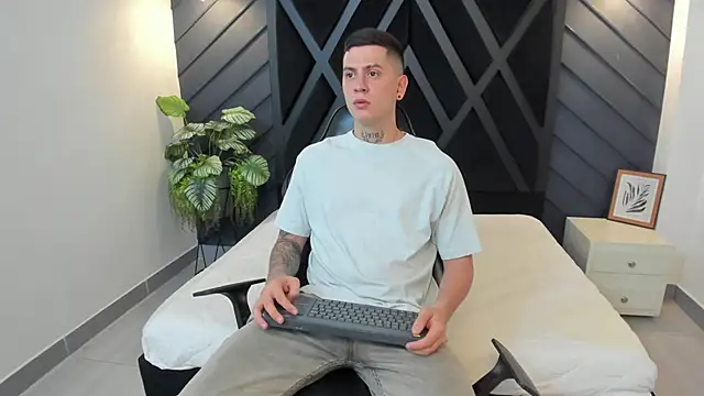 Yeiko Romero  online show from 02-01-25, 05:16