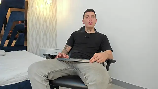 Yeiko Romero  online show from 02-19-25, 05:27