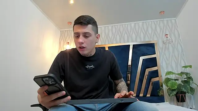 Yeiko Romero  online show from 03-13-25, 05:18