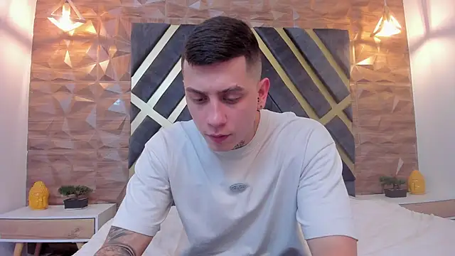 Yeiko Romero  online show from 03-19-25, 05:28