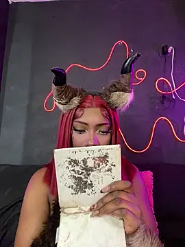 TIFFANYYSTAR online show from 01-05-26, 05:27