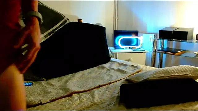 ImYourXtoy online show from 02-09-26, 06:34