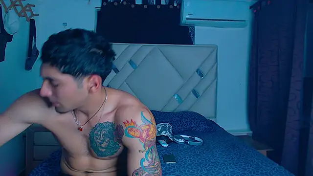 Snapshot of Rich_boy01 chatting on 02-06-25, 03:06 Rich boy01 online show from 02-06-25, 03:06