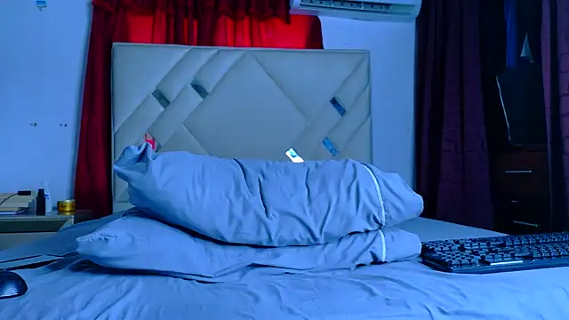 Snapshot of Rich_boy01 chatting on 07-19-26, 01:59 Rich boy01 online show from 07-19-26, 01:59