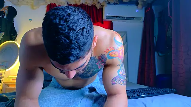 Snapshot of Rich_boy01 chatting on 08-01-26, 03:11 Rich boy01 online show from 08-01-26, 03:11
