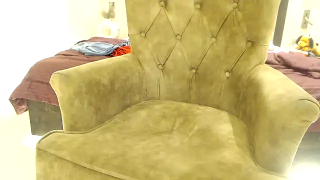 Snapshot of chhui_mui chatting on 12-08-24, 12:18 chhui mui online show from 12-08-24, 12:18