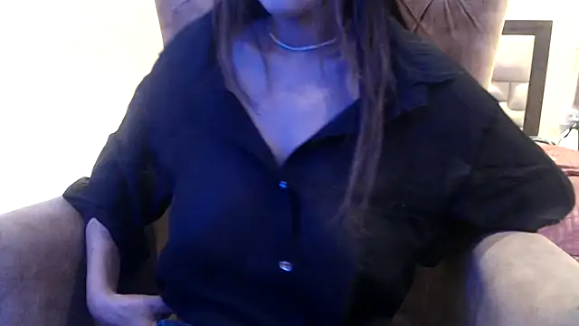 Snapshot of chhui_mui chatting on 02-14-25, 07:02 chhui mui online show from 02-14-25, 07:02