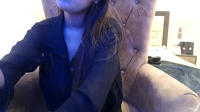 Snapshot of chhui_mui chatting on 02-26-25, 06:32 chhui mui online show from 02-26-25, 06:32