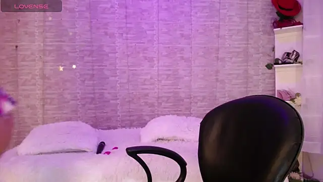 Snapshot of JessicaMuse chatting on 10-03-25, 08:06 JessicaMuse online show from 10-03-25, 08:06