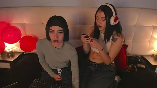 Snapshot of Zowi_Hottiee chatting on 02-14-25, 04:58 Zowi Hottiee online show from 02-14-25, 04:58