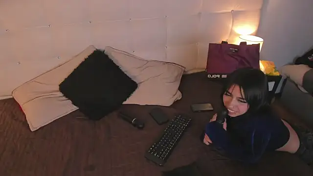 Snapshot of Zowi_Hottiee chatting on 02-19-25, 06:00 Zowi Hottiee online show from 02-19-25, 06:00