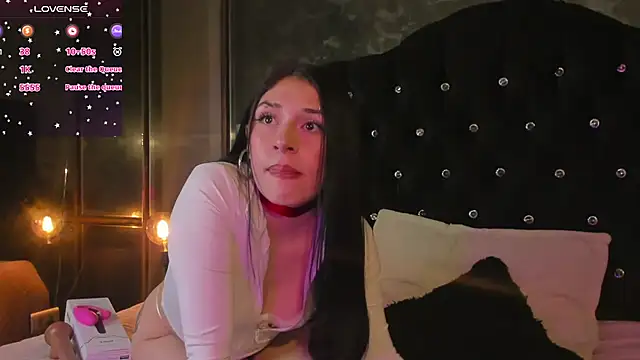 Snapshot of Zowi_Hottiee chatting on 09-30-25, 02:27 Zowi Hottiee online show from 09-30-25, 02:27