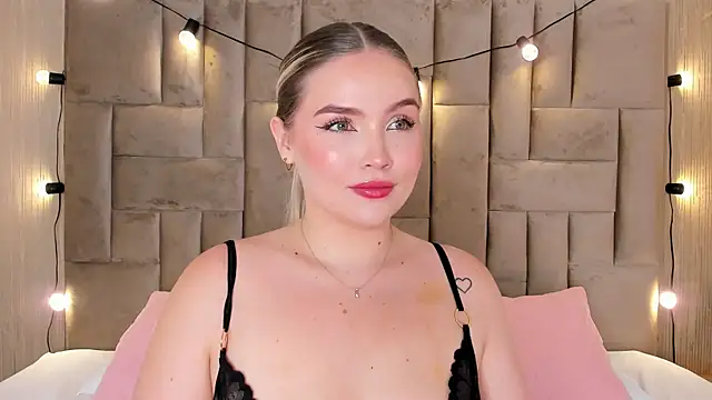 Snapshot of GaiaBaker chatting on 10-08-25, 04:37 GaiaBaker online show from 10-08-25, 04:37