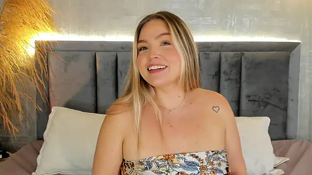 Snapshot of GaiaBaker chatting on 10-21-25, 05:24 GaiaBaker online show from 10-21-25, 05:24