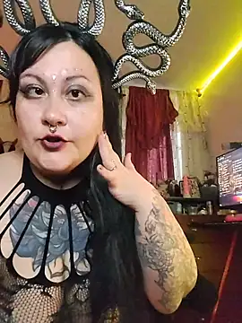 Snapshot of l1la_Rav3n chatting on 10-31-25, 02:01 l1la Rav3n online show from 10-31-25, 02:01