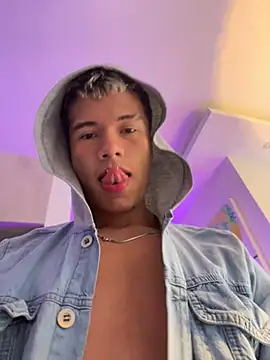 Snapshot of Logan_smith1 chatting on 02-17-25, 10:25 Logan smith1 online show from 02-17-25, 10:25