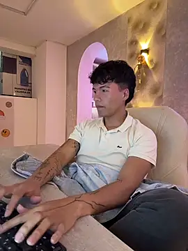 Snapshot of Logan_smith1 chatting on 10-24-25, 06:21 Logan smith1 online show from 10-24-25, 06:21