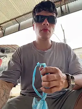 Snapshot of Logan_smith1 chatting on 11-10-25, 04:17 Logan smith1 online show from 11-10-25, 04:17