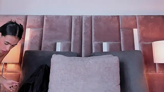 Nia Bunny online show from 11-19-25, 12:16