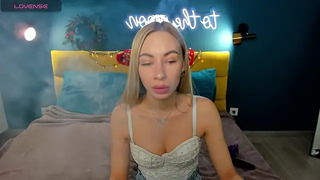 Snapshot of Diana_Garrett chatting on 12-16-24, 09:03 Diana Garrett online show from 12-16-24, 09:03