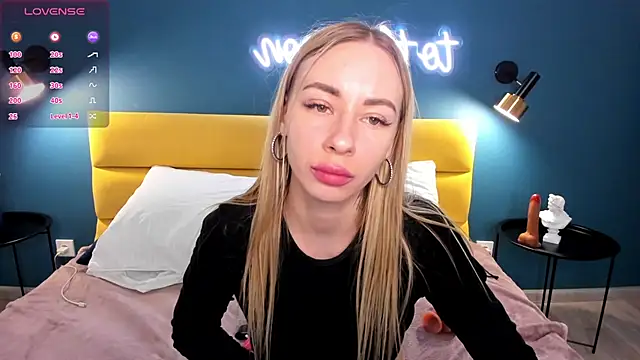 Snapshot of Diana_Garrett chatting on 03-09-25, 05:00 Diana Garrett online show from 03-09-25, 05:00