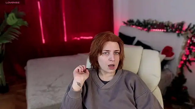 FoxyRayy online show from 11-25-25, 09:09