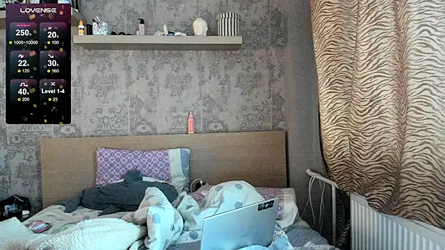 Snapshot of purebeautie13 chatting on 12-20-24, 10:05 purebeautie13 online show from 12-20-24, 10:05