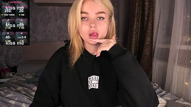 Snapshot of purebeautie13 chatting on 01-26-25, 03:14 purebeautie13 online show from 01-26-25, 03:14