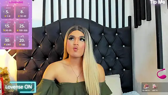 Snapshot of AllisonsweetZ chatting on 12-22-24, 07:52 AllisonsweetZ online show from 12-22-24, 07:52