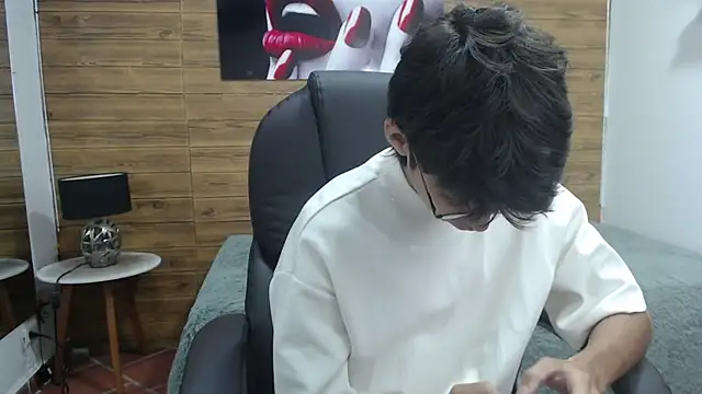 Snapshot of jhoellx chatting on 01-15-25, 12:25 jhoellx online show from 01-15-25, 12:25