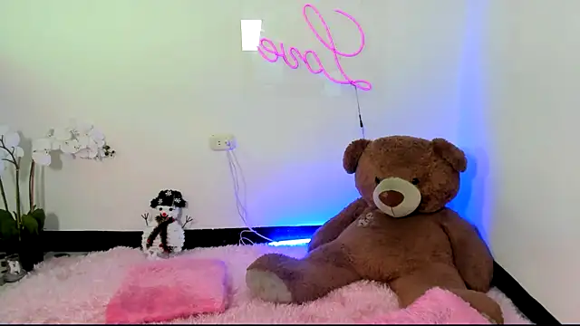 Snapshot of kendal_scott1 chatting on 01-05-25, 10:08 kendal scott1 online show from 01-05-25, 10:08