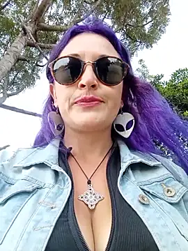 sophie banger online show from 10-12-25, 06:07