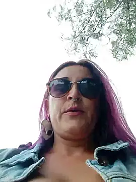 Snapshot of sophie_banger chatting on 05-21-26, 09:44 sophie banger online show from 05-21-26, 09:44