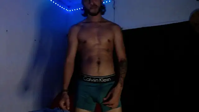 Snapshot of maxximus_100 chatting on 12-17-24, 04:45 maxximus 100 online show from 12-17-24, 04:45