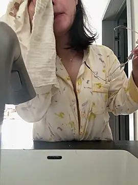 Krismil3 online show from 04-05-26, 12:19